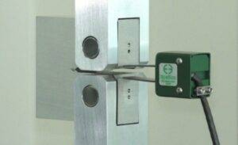 ASTM E1820 Test Fixture