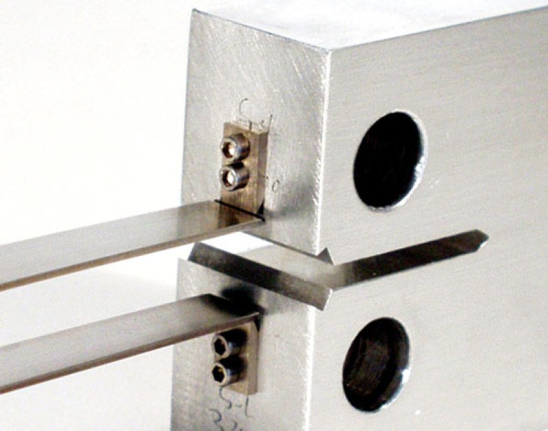 ASTM D5045 test fixture